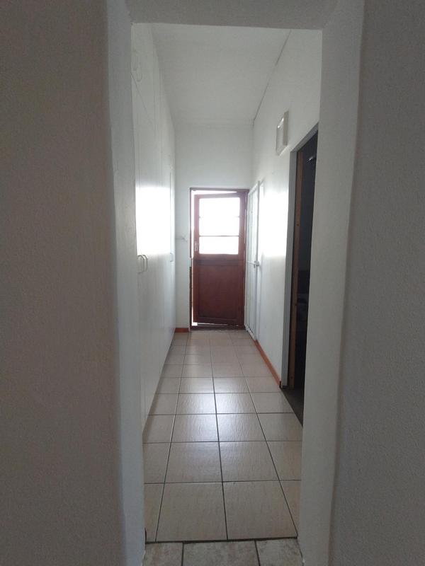 To Let 2 Bedroom Property for Rent in Oakdale Western Cape